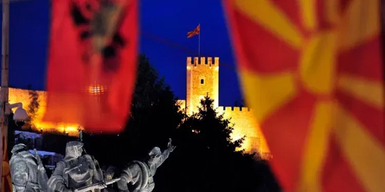 Камп на слободата, поставен на 17 мај 2015 година. Траеше 60 дена.