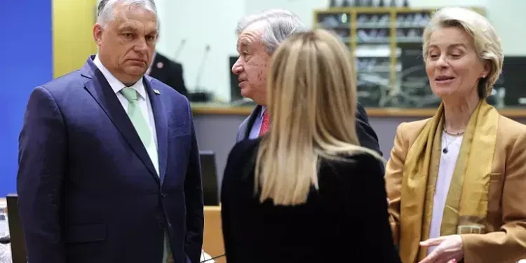 Унгарскиот премиер Виктор Орбан (лево) и претседателката на Европската комисија Урсула фон дер Лајен (десно) имаа многу различни оценки за новиот договор за миграција. - Авторско право Оливие Матис/Авторски права 2023 АП. Сите права се задржани
Унгарскиот премиер Виктор Орбан (лево) и претседателката на Европската комисија Урсула фон дер Лајен (десно) имаа многу различни оценки за новиот договор за миграција. - Авторско право Оливие Матис/Авторски права 2023 АП. Сите права се задржани