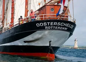 Фото: DARWIN200 / Oosterschelde/Handout via REUTERS/File Photo