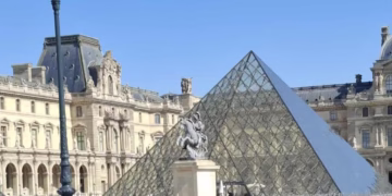 Париз, Лувр. Фото: Ј. Ѓорѓиоски/Фронтлајн